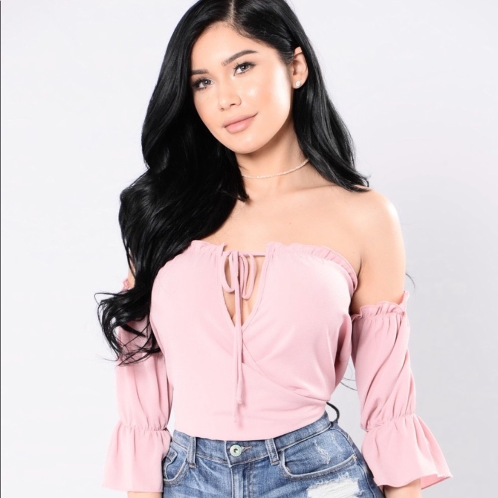 Fashion nova ruffle off shoulders crop BNWT M